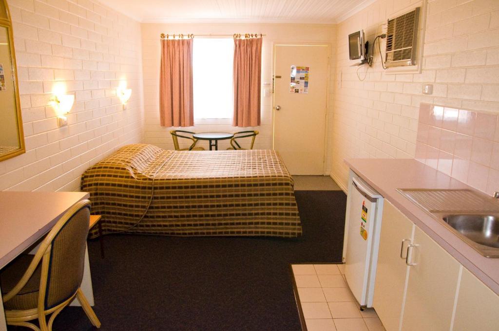 White Gum Motel Alice Springs Δωμάτιο φωτογραφία