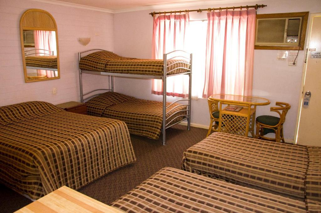 White Gum Motel Alice Springs Δωμάτιο φωτογραφία